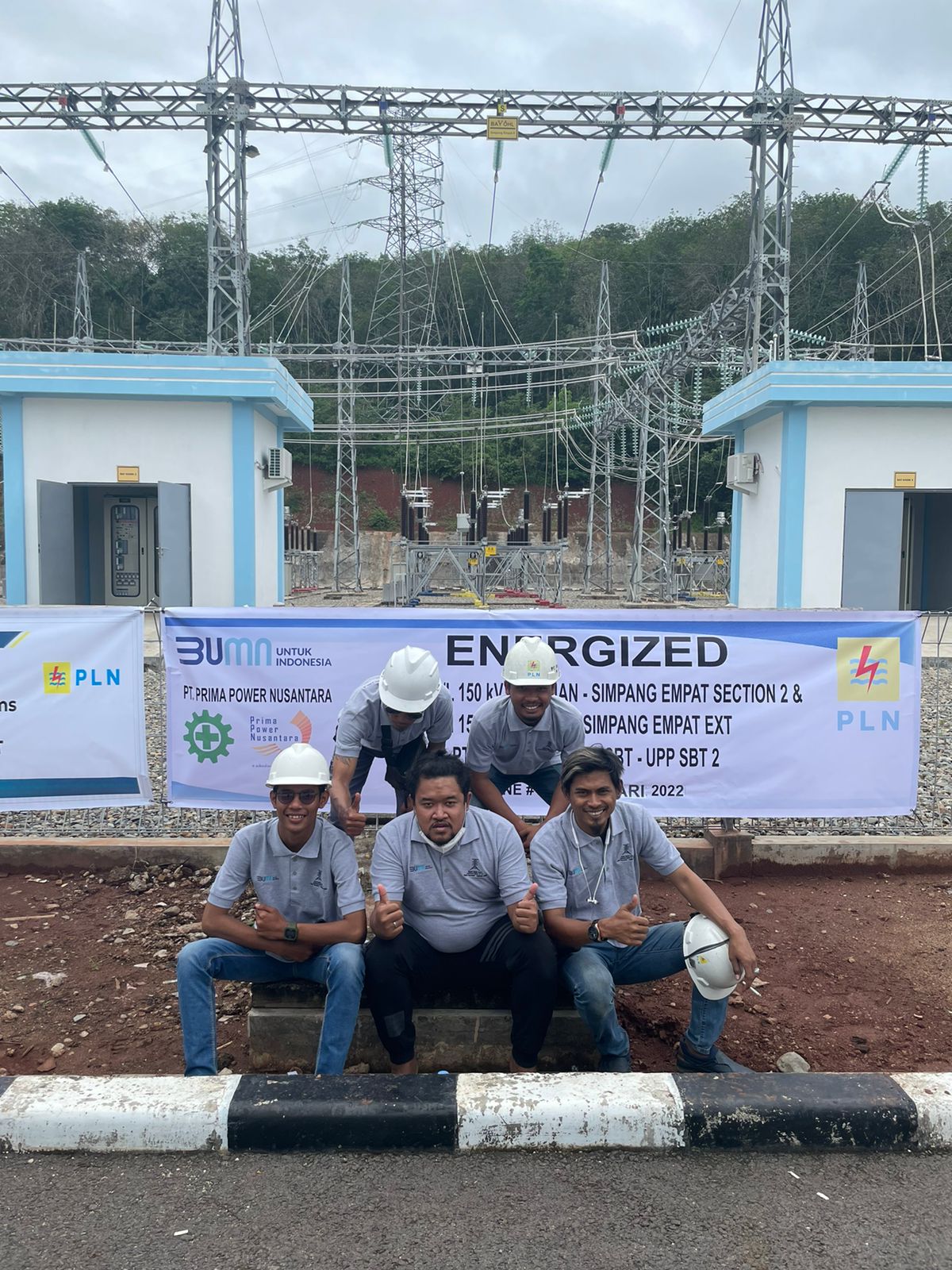 Energize pertama gardu induk 150kV — momen pemberian tegangan pertama GI baru setelah seluruh instalasi dan commissioning selesai