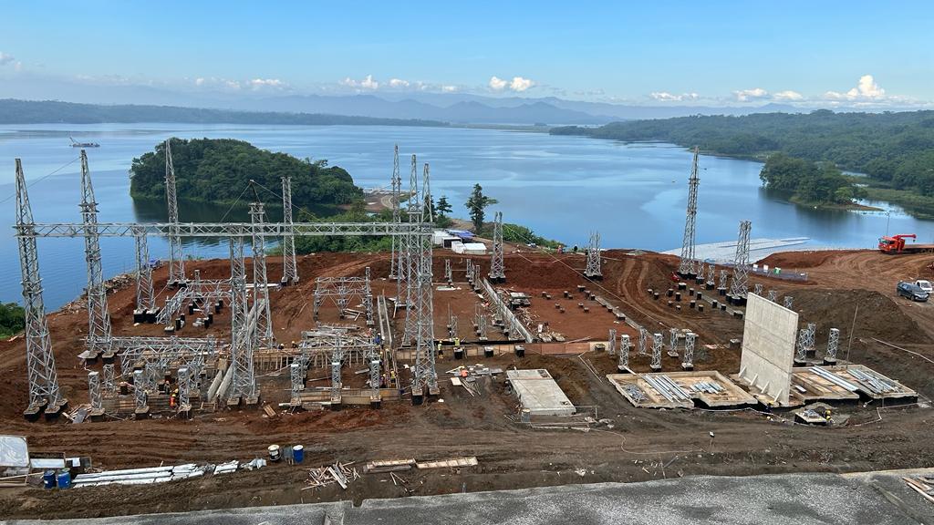 Erection gardu induk 150kV PLTS Cirata oleh PT TEM — pemasangan struktur AIS dan peralatan tegangan tinggi proyek solar farm PLN