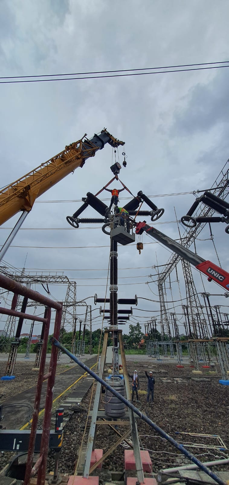 Instalasi CB analyzer timing test PMT 500kV GIS lapangan PT TEM