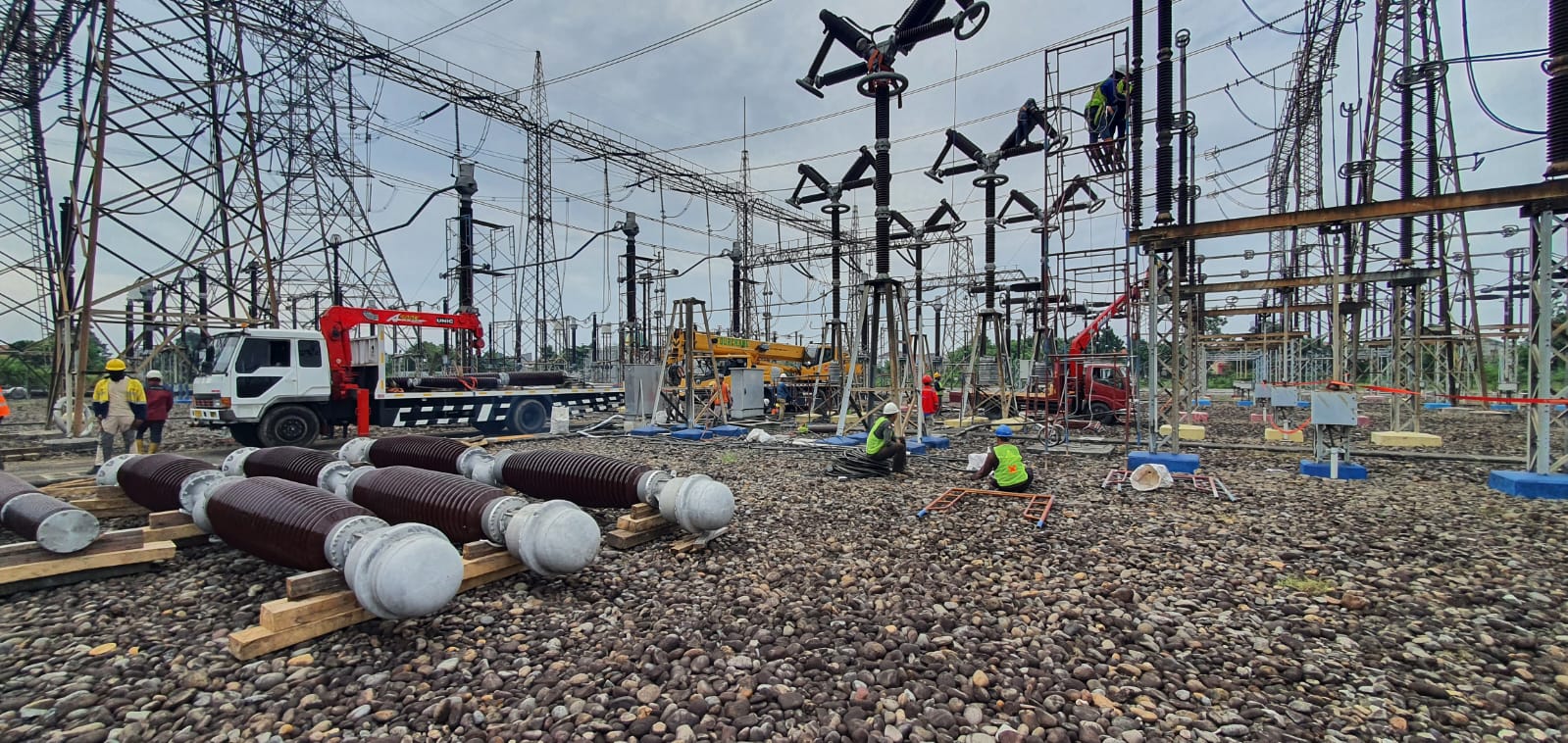 Instalasi CB analyzer timing test PMT 500kV GIS lapangan PT TEM