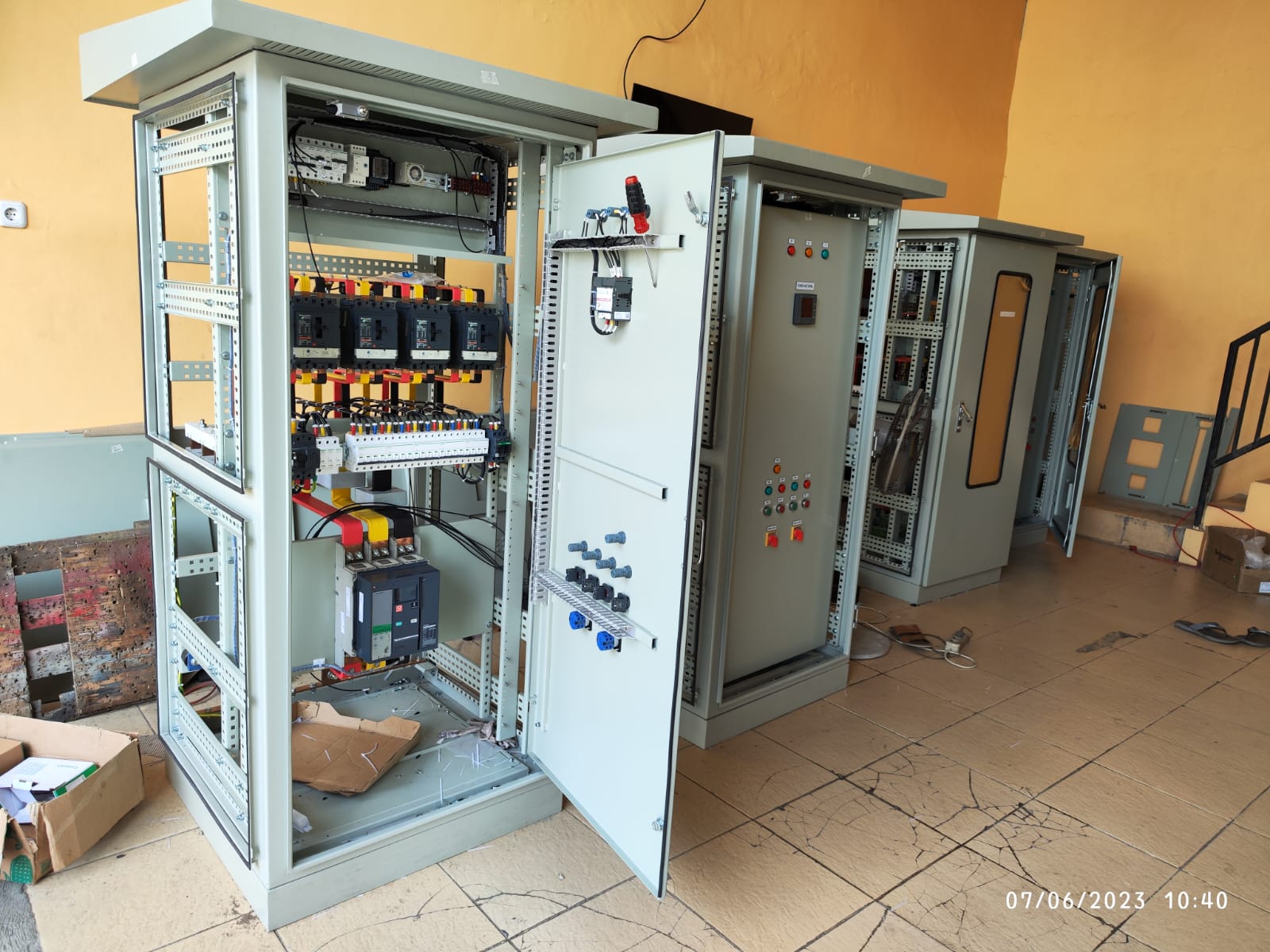 Panel DOL (Direct-On-Line) starter motor untuk fasilitas Pertamina Cepu — buatan PT Tridaya Elektra Mandiri
