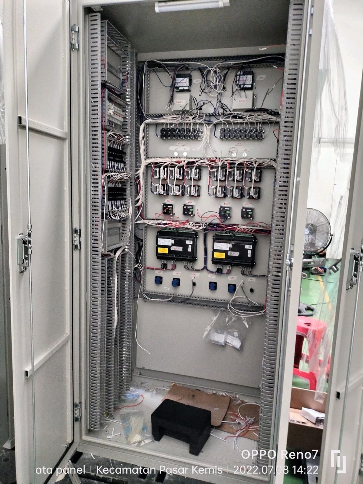 Panel RCP (Remote Control Panel) buatan PT TEM — panel kontrol remote untuk fasilitas industri
