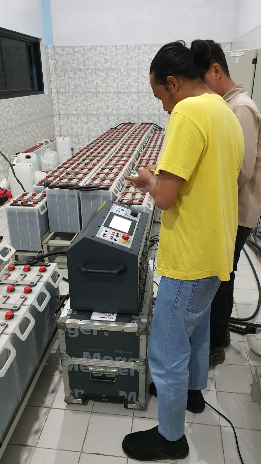 Testing baterai DC gardu induk 150kV — uji kapasitas, discharge test, dan verifikasi sistem DC supply untuk relay dan kontrol
